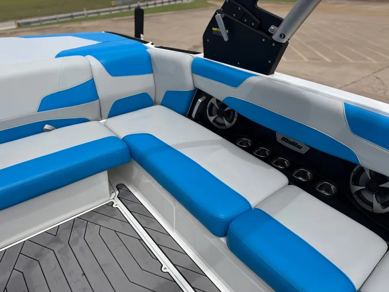 Slide: The Image of Malibu Wakesetter 22 LSV 2019 - 13