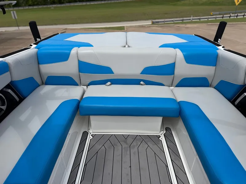 Slide: The Image of Malibu Wakesetter 22 LSV 2019 - 14