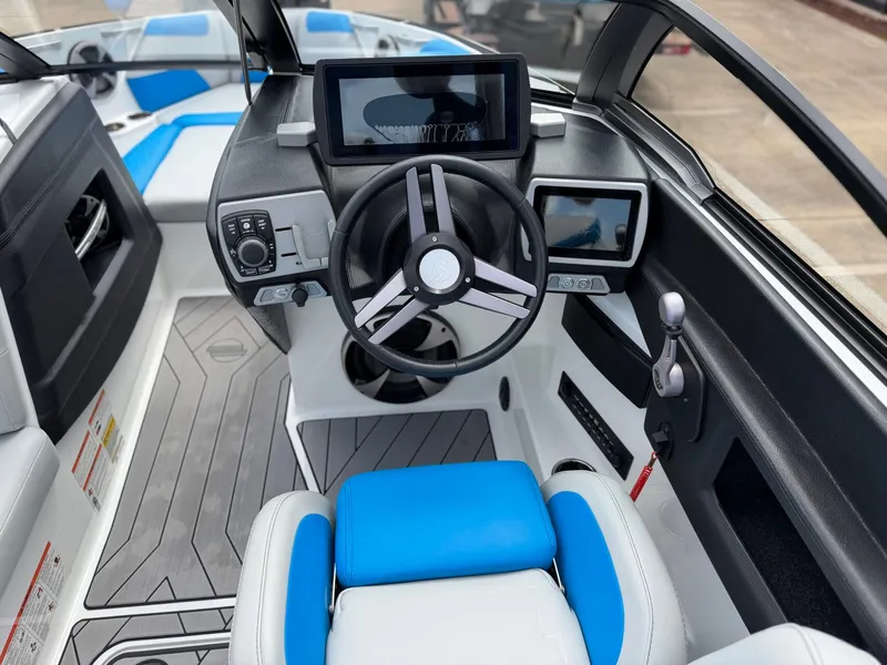 Slide: The Image of Malibu Wakesetter 22 LSV 2019 - 16