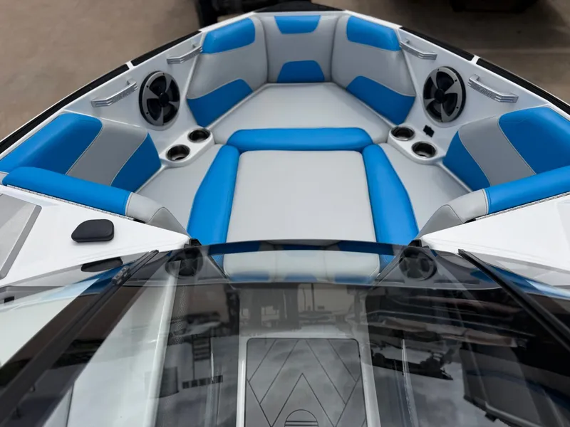 Slide: The Image of Malibu Wakesetter 22 LSV 2019 - 18