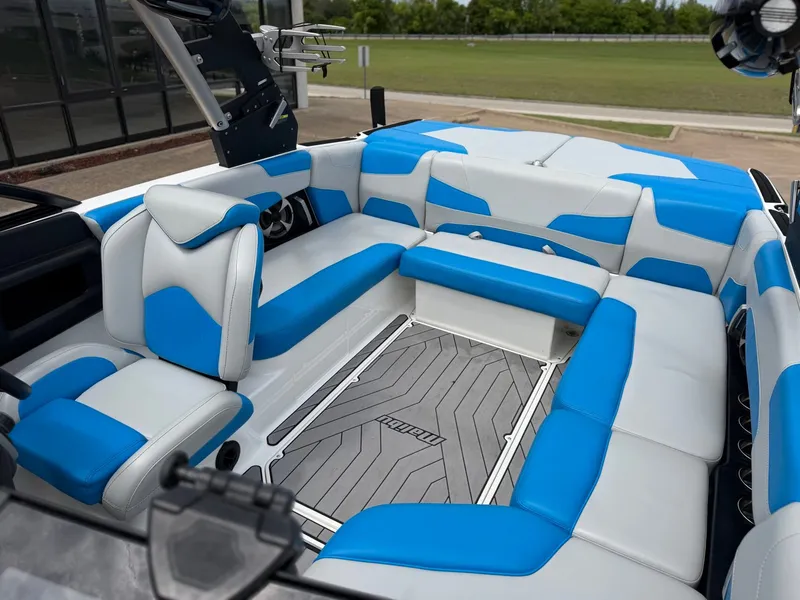 Slide: The Image of Malibu Wakesetter 22 LSV 2019 - 20