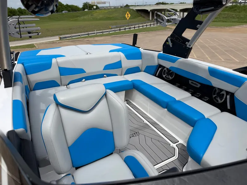 Slide: The Image of Malibu Wakesetter 22 LSV 2019 - 21