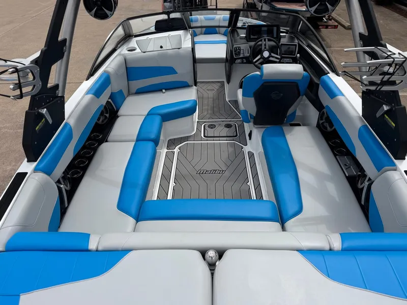 Slide: The Image of Malibu Wakesetter 22 LSV 2019 - 9