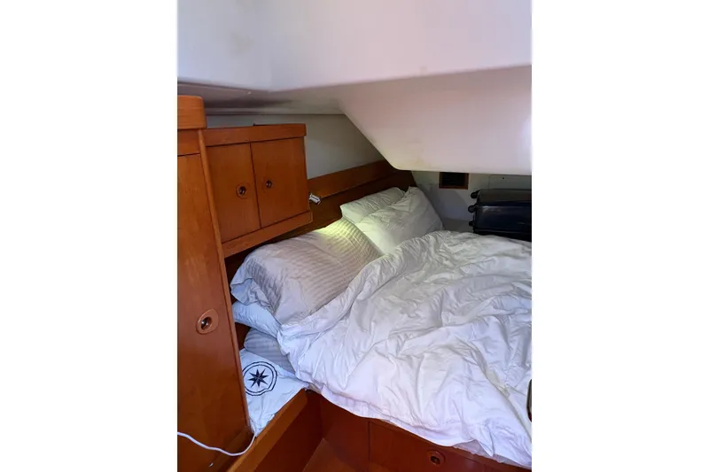 Slide: The Image of 2008 Wauquiez Centurion 40s aft cabin - 42