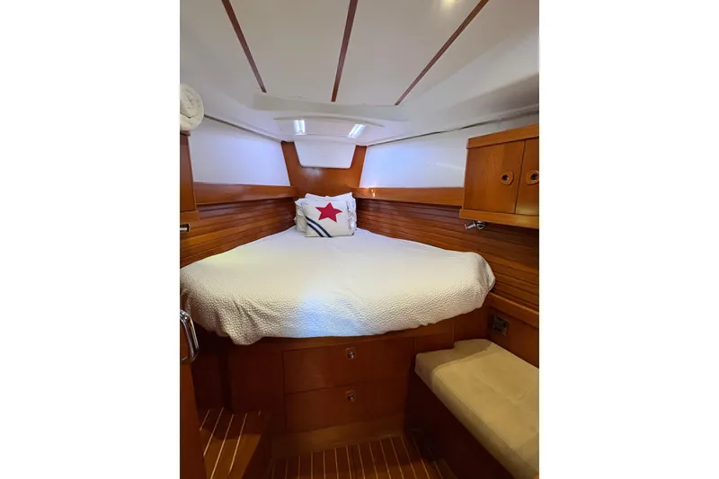 Slide: The Image of 2008 Wauquiez Centurion 40s fwd cabin - 46