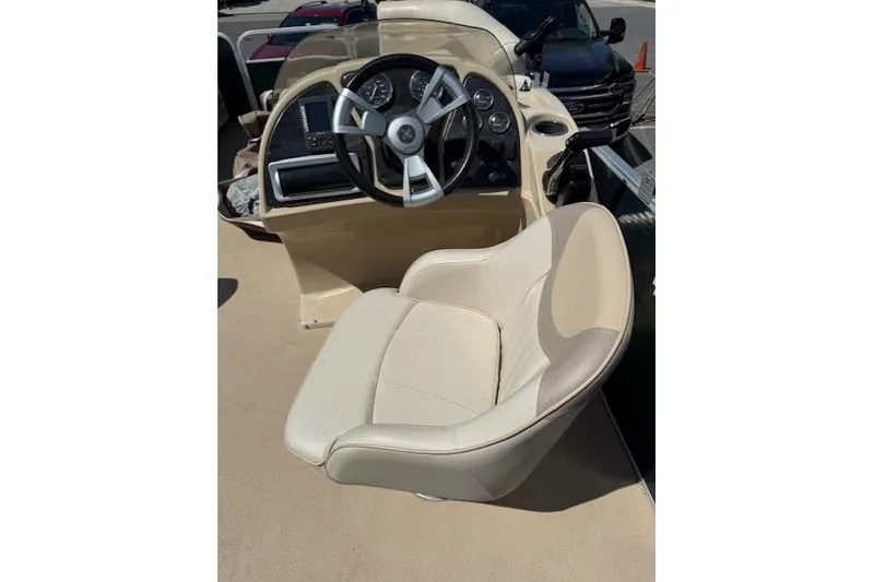 Slide: The Image of Captain's chair and steering console of 2015 Sweetwater 2086 BW boat. - 6