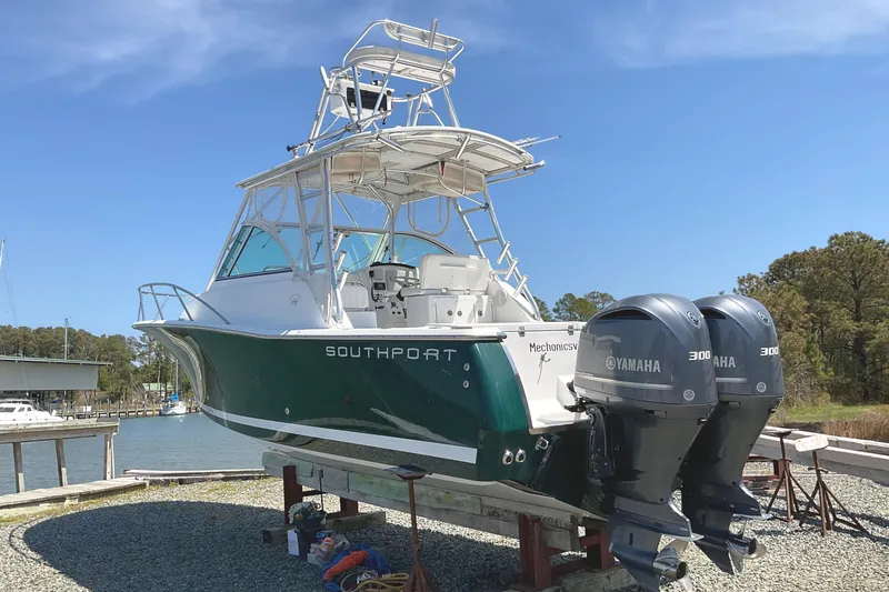 Slide: The Image of 2008 Southport 28 Tournament Express boat with twin Yamaha 300 engines on display. - 4