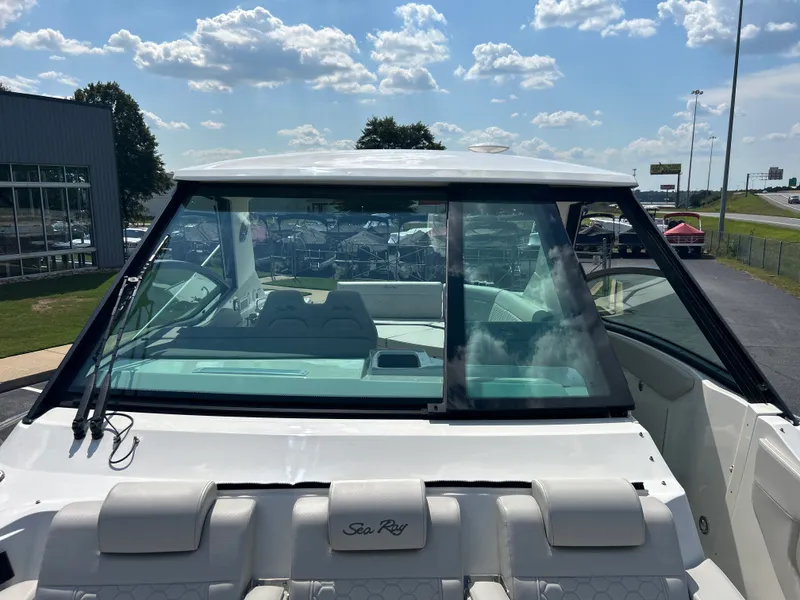 Slide: The Image of Sea Ray Sundancer 320 2027 - 46