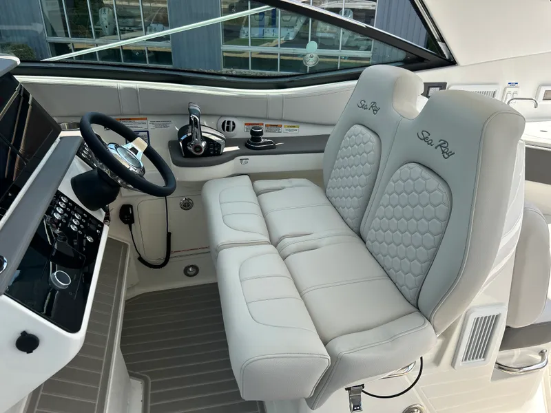 Slide: The Image of Sea Ray Sundancer 320 2027 - 23