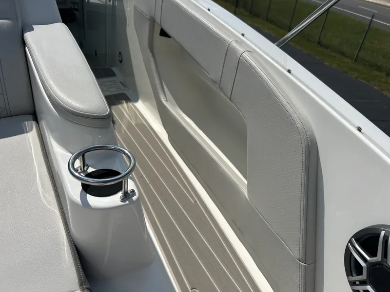 Slide: The Image of Sea Ray Sundancer 320 2027 - 52
