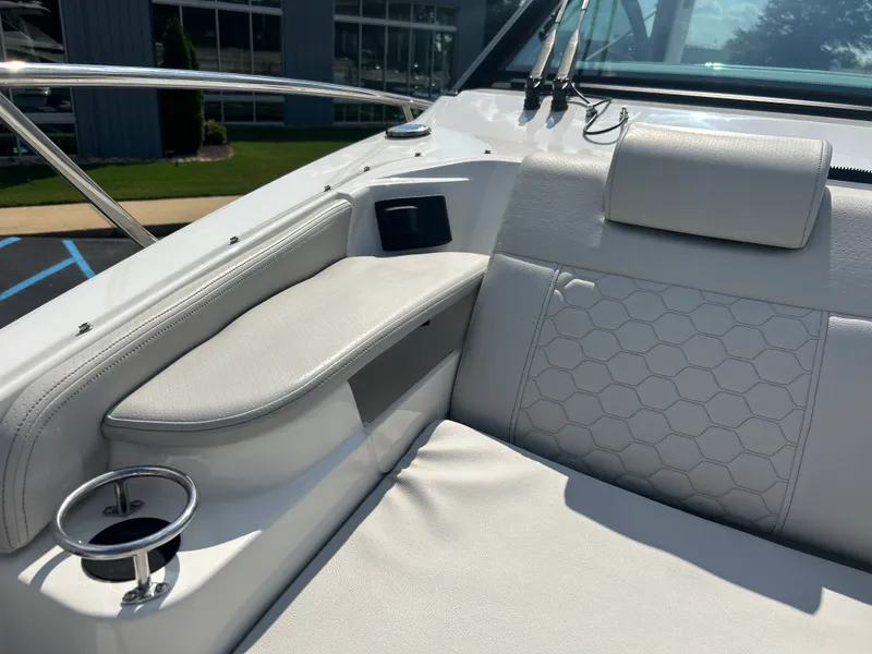 Slide: The Image of Sea Ray Sundancer 320 2027 - 50