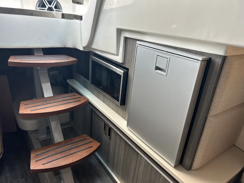 Slide: The Image of Sea Ray Sundancer 320 2027 - 39