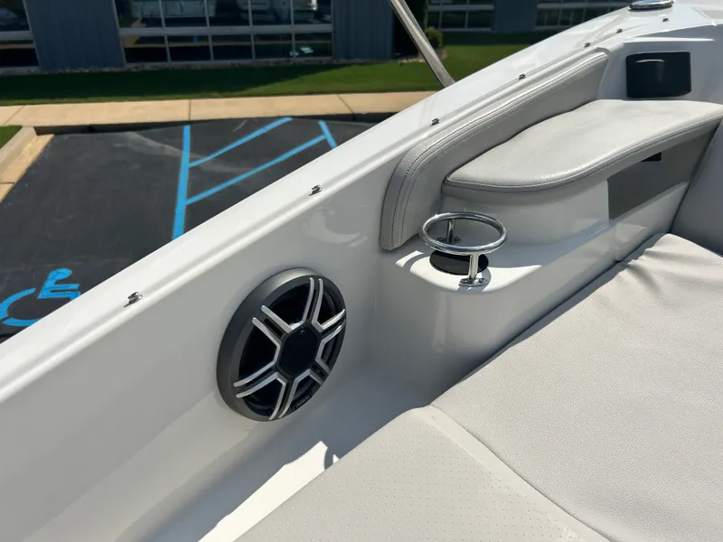 Slide: The Image of Sea Ray Sundancer 320 2027 - 51