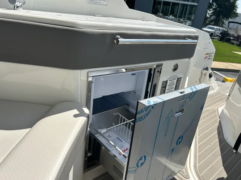 Slide: The Image of Sea Ray Sundancer 320 2027 - 20