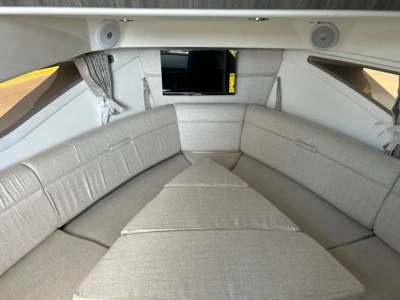 Slide: The Image of Sea Ray Sundancer 320 2027 - 31