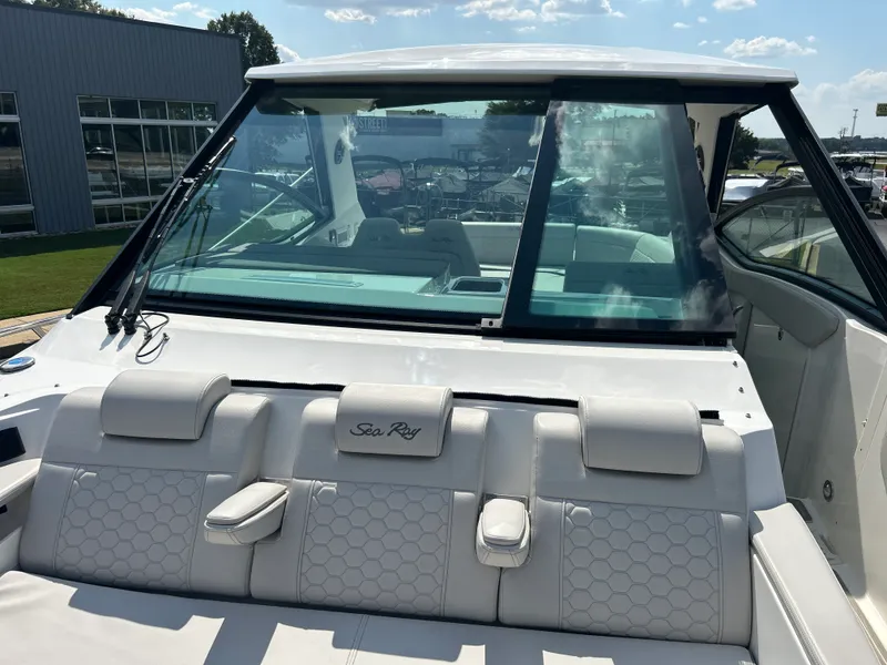 Slide: The Image of Sea Ray Sundancer 320 2027 - 45
