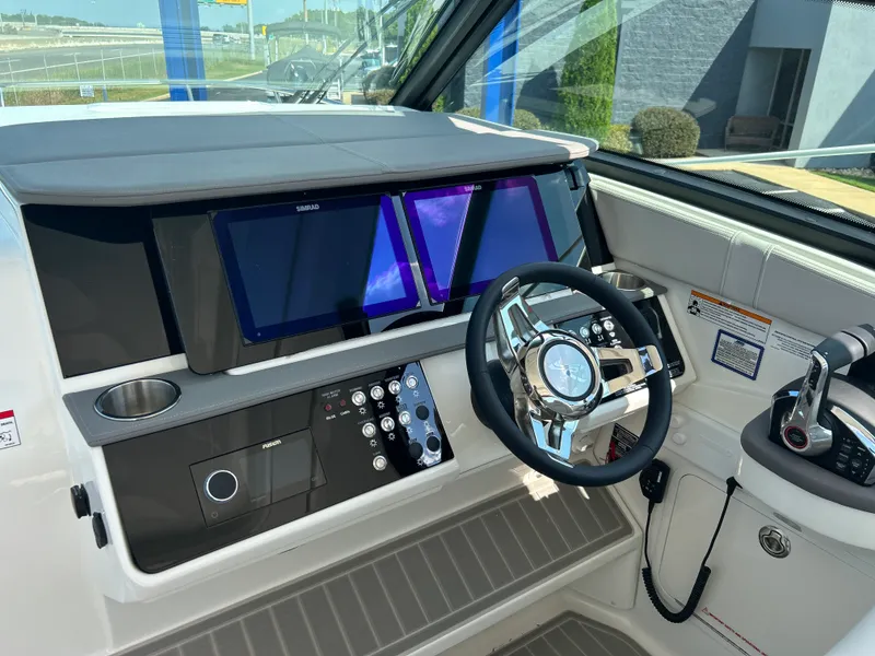 Slide: The Image of Sea Ray Sundancer 320 2027 - 24