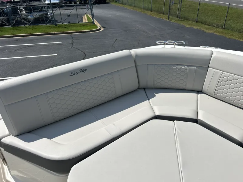 Slide: The Image of Sea Ray Sundancer 320 2027 - 15