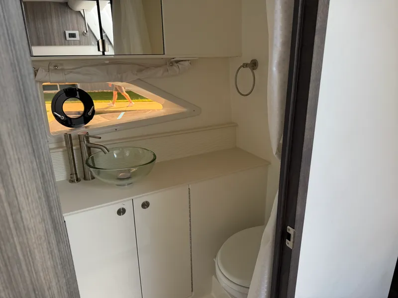 Slide: The Image of Sea Ray Sundancer 320 2027 - 34