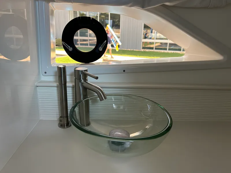 Slide: The Image of Sea Ray Sundancer 320 2027 - 35