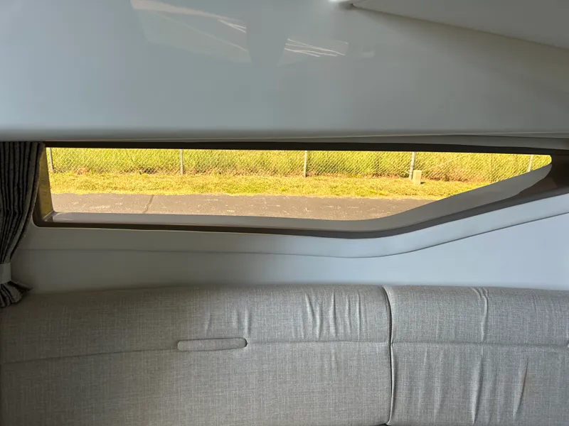 Slide: The Image of Sea Ray Sundancer 320 2027 - 38