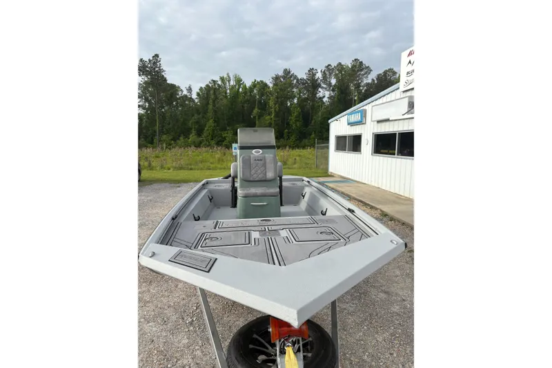 Slide: The Image of 2026 Avid 18 Rogue CC boat with Yamaha SHO VMAX engine, parked outdoors. - 6