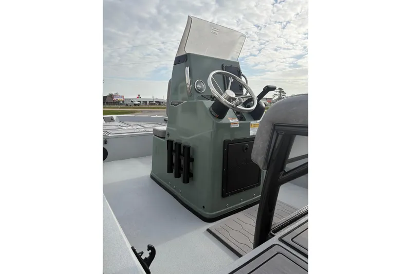 Slide: The Image of 2026 Avid 18 Rogue CC boat with Yamaha VMAX engine at dealership. - 7