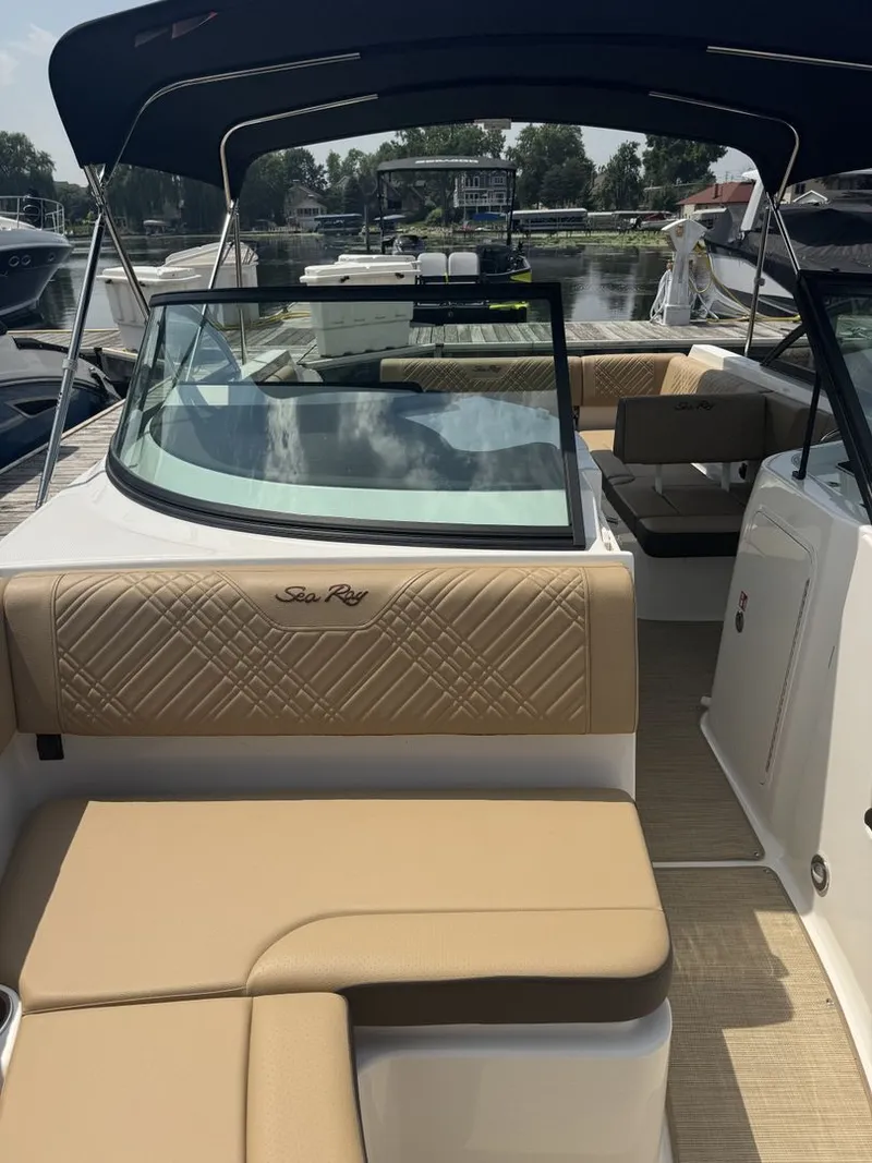 Slide: The Image of Sea Ray SDX 230 2026 - 16