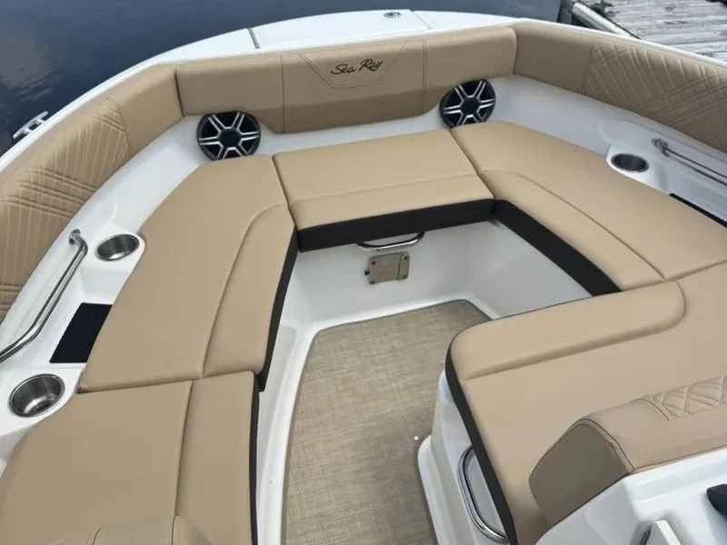 Slide: The Image of Sea Ray SDX 230 2026 - 16