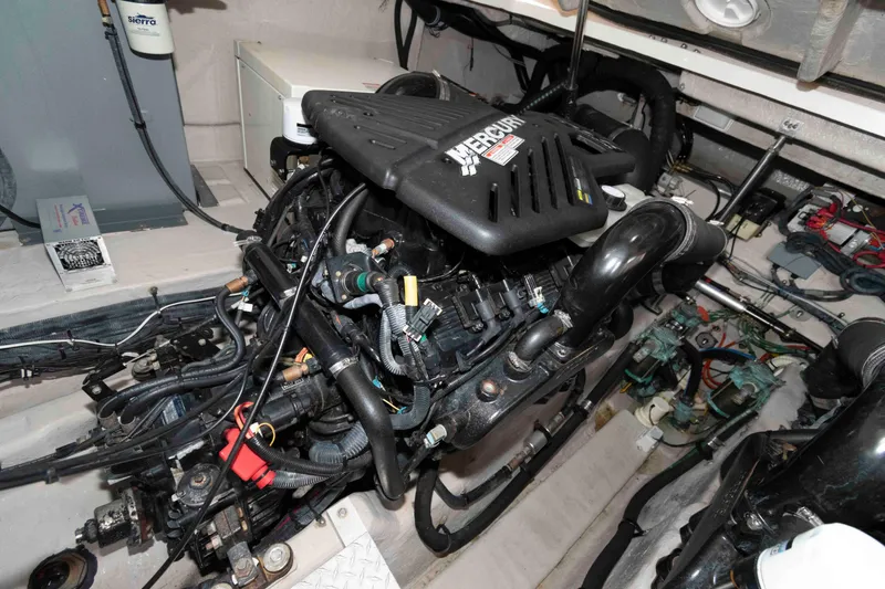 Slide: The Image of Engine compartment of a 2004 Sea Ray 390 Sundancer with Mercury engine. - 18