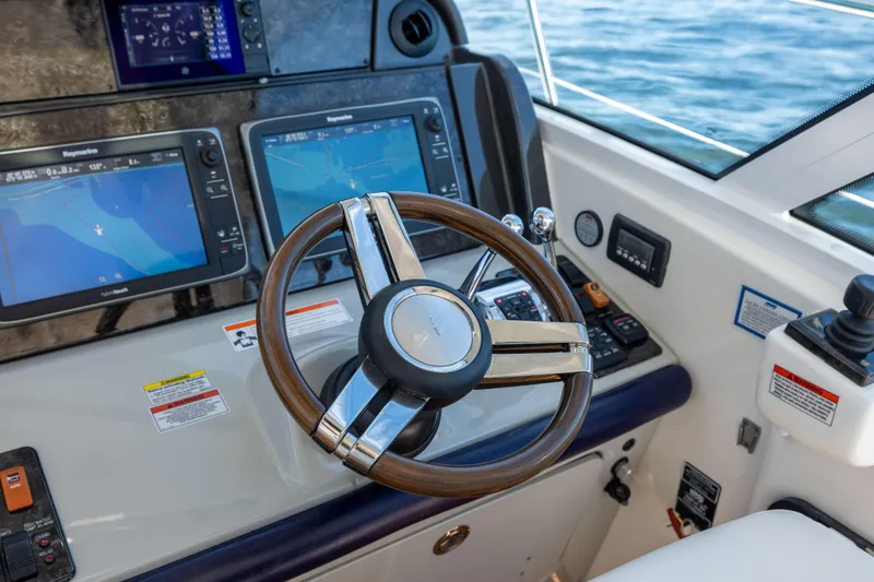 Slide: The Image of Steering wheel and navigation controls on 2010 Sea Ray 500 Sundancer yacht. - 15