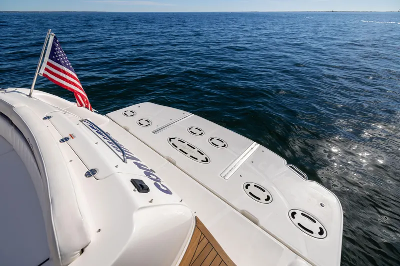 Slide: The Image of 2010 Sea Ray 500 Sundancer yacht with American flag on open water. - 20