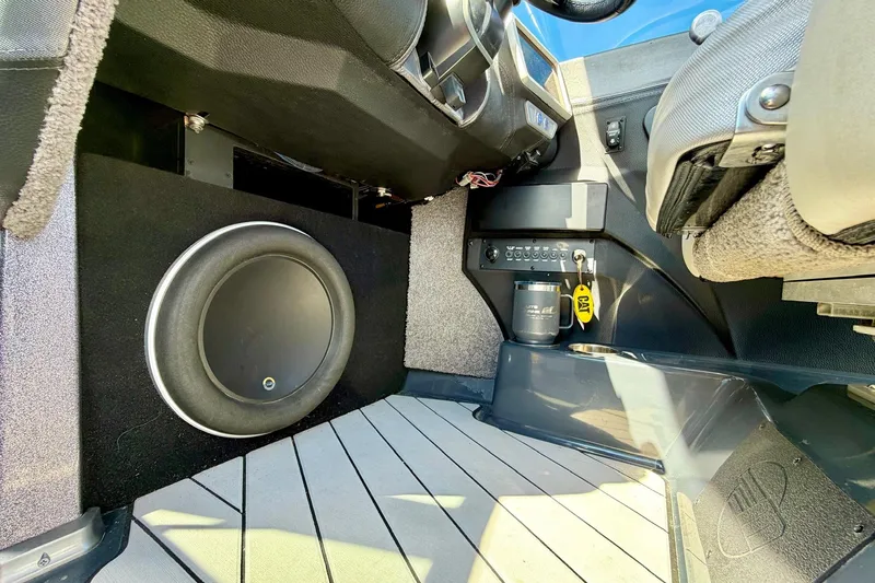 Slide: The Image of Interior of 2016 Malibu Wakesetter 25 LSV showcasing audio system and controls. - 35
