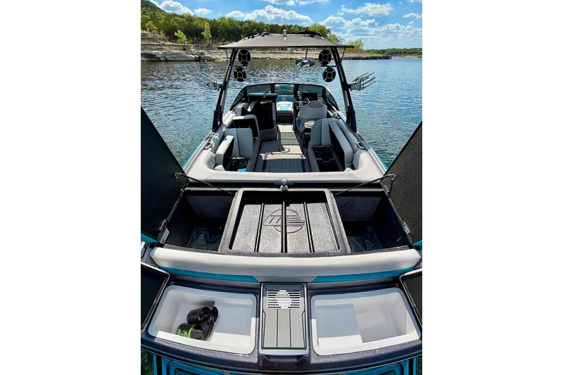 Slide: The Image of 2016 Malibu Wakesetter 25 LSV boat interior on a sunny lake day. - 39