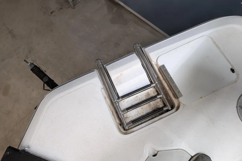 Slide: The Image of 2013 Hurricane SunDeck Sport 201 IO boat ladder and deck detail. - 14