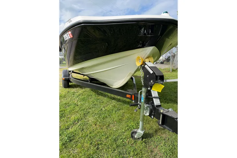 Slide: The Image of 2016 Yamaha Boats SX190 on trailer, parked on grass. - 13