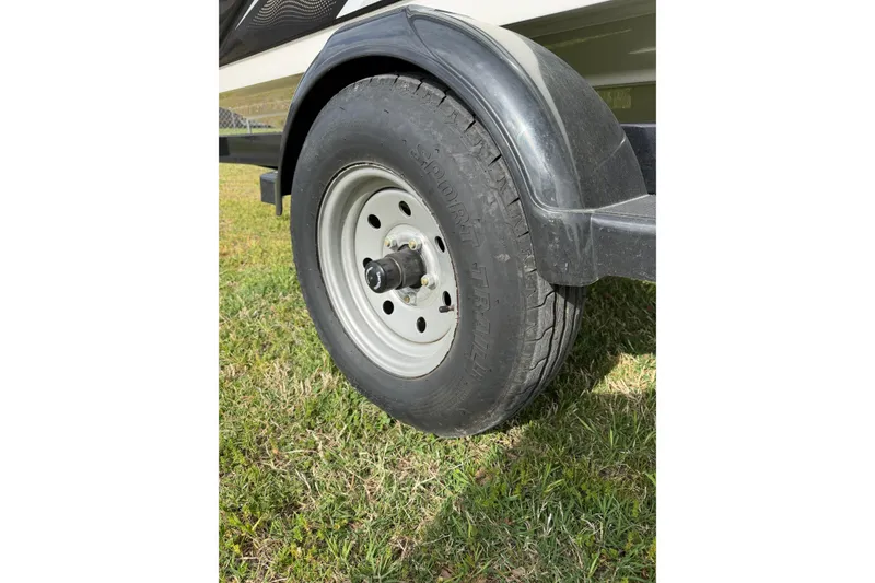 Slide: The Image of Trailer wheel of 2016 Yamaha Boats SX190 on grass. - 14