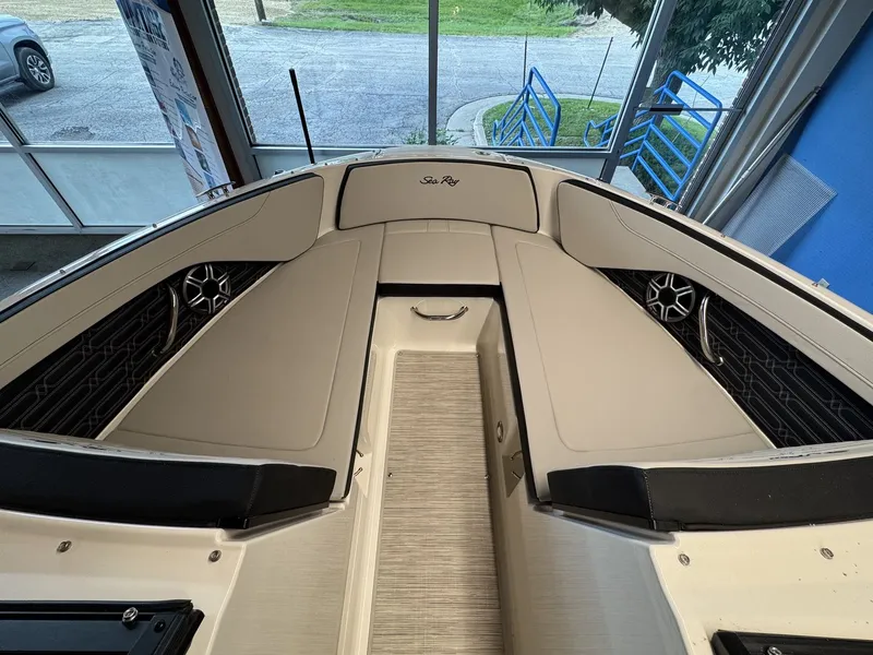 Slide: The Image of Sea Ray SPX 210 2026 - 19