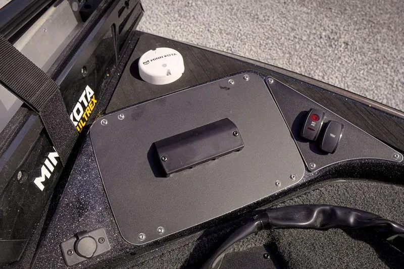 Slide: The Image of Control panel of 2026 Skeeter ZX200 boat with Minn Kota Ultrex system. - 14