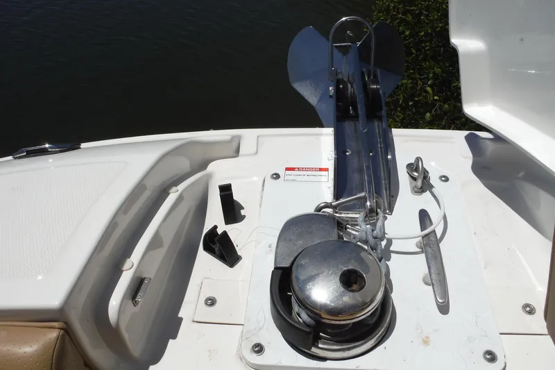 Slide: The Image of Anchor system on a 2019 Sea Ray SDX 290 Outboard boat. - 14