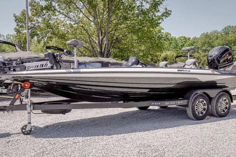The Image of 2026 Skeeter ZXR20 SE boat on trailer, parked outdoors. - 1