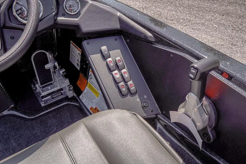 Slide: The Image of Control panel of 2026 Skeeter ZXR20 SE boat with steering and throttle. - 10
