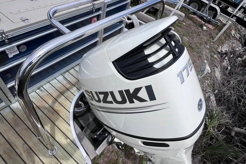 Slide: The Image of 2018 Berkshire 25 STS Tri Toon with Suzuki 175 outboard motor on deck. - 11