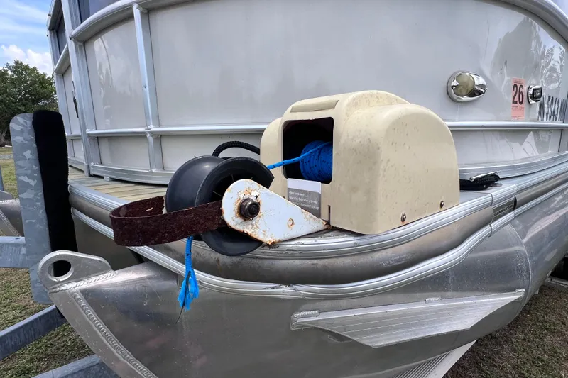 Slide: The Image of 2018 Berkshire 25 STS Tri Toon boat with winch and rope detail. - 38