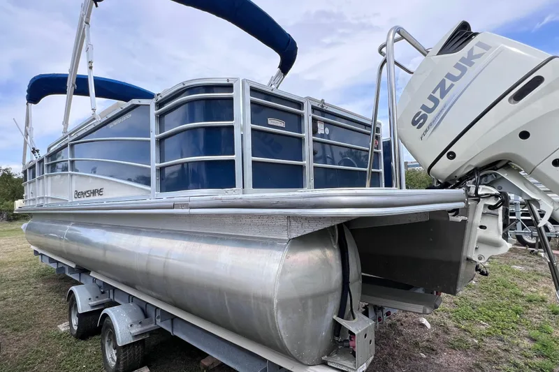Slide: The Image of 2018 Berkshire 25 STS Tri Toon pontoon boat with Suzuki outboard motor. - 4