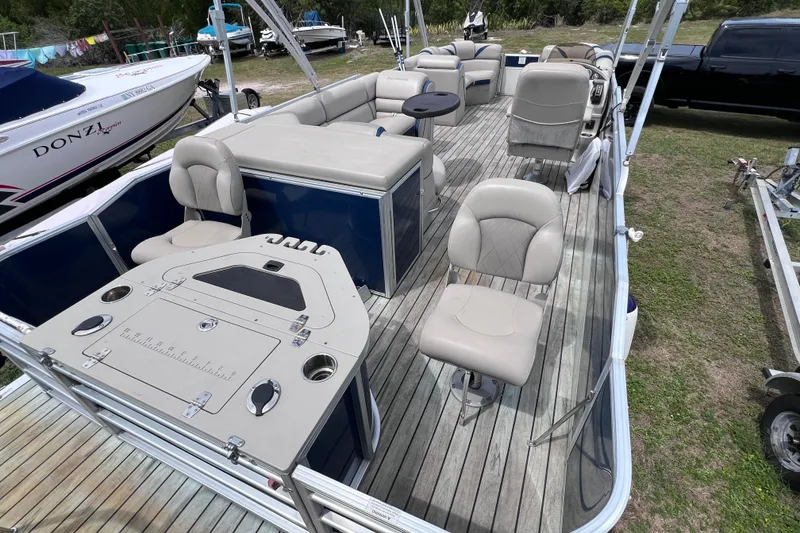 Slide: The Image of 2018 Berkshire 25 STS Tri Toon pontoon boat with spacious seating and fishing station. - 9