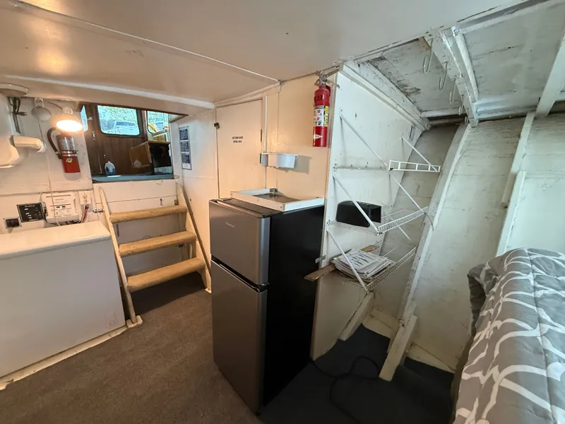Slide: The Image of Custom Carolina Buddy Harris 44 Sport Fish 1983 - 21