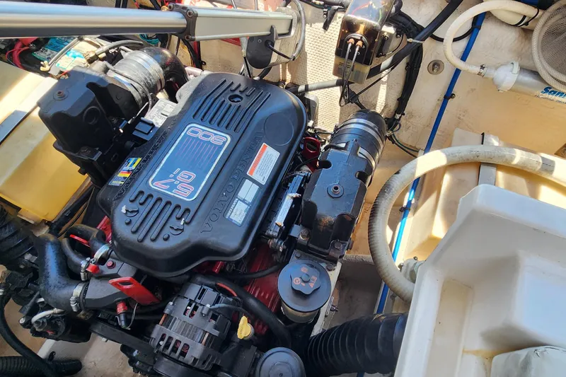 Slide: The Image of Engine compartment of a 2010 Regal 2700 ES Bowrider with Volvo Penta 6.2L engine. - 14