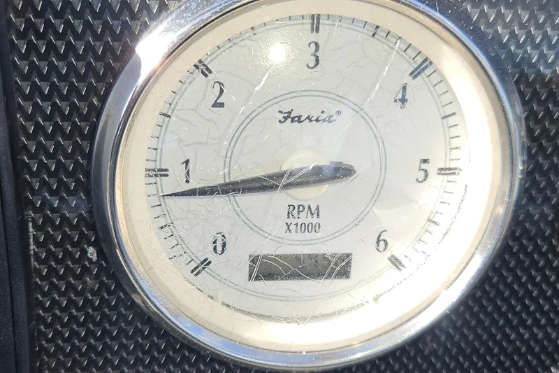 Slide: The Image of Cracked RPM gauge on 2010 Regal 2700 ES Bowrider dashboard. - 26