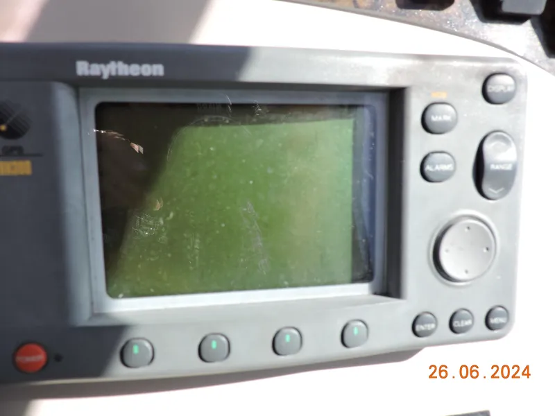 Slide: The Image of Raytheon marine navigation system on 2002 Sea Ray 310 Sundancer boat. - 28